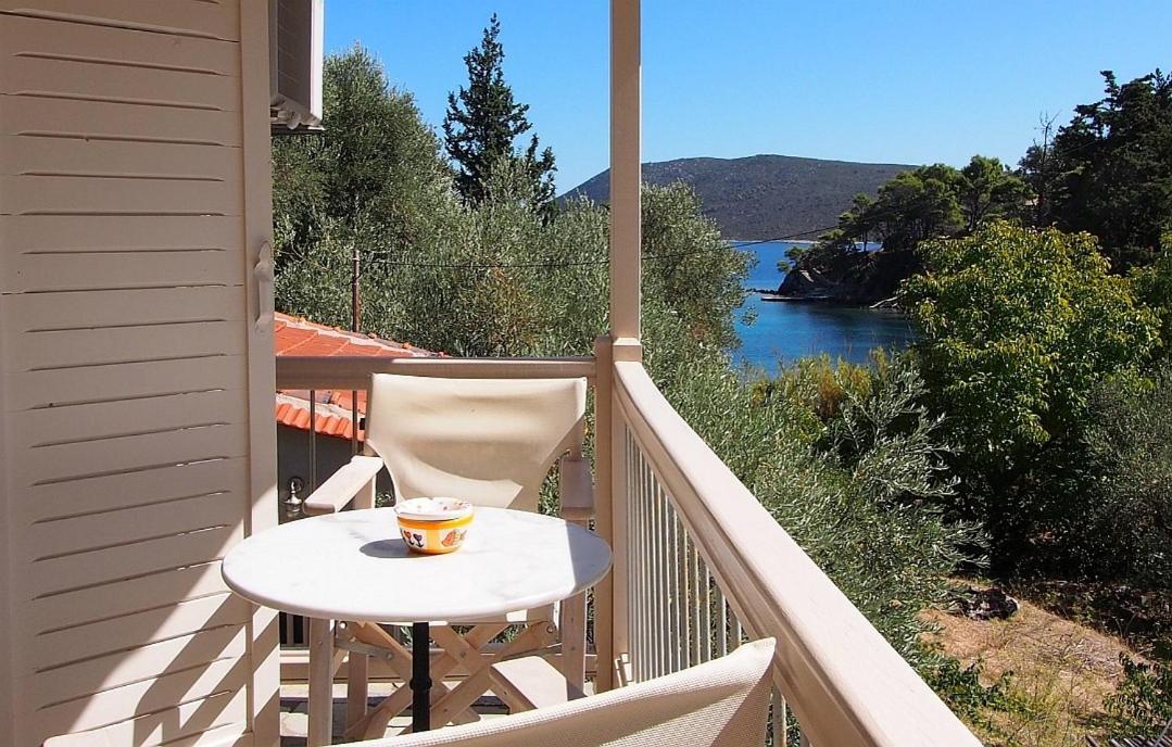 Lithea Villas And Studios By The Sea Ájosz Pétrosz Aloníszu Kültér fotó