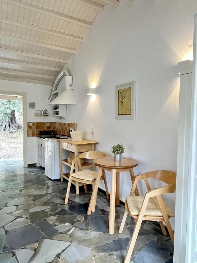 Lithea Villas And Studios By The Sea Ájosz Pétrosz Aloníszu Kültér fotó