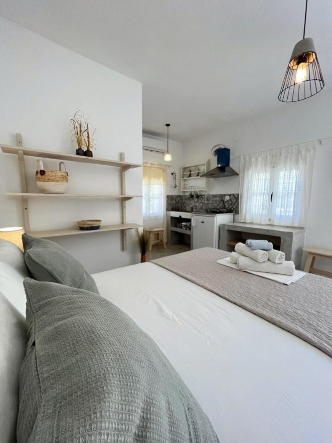 Lithea Villas And Studios By The Sea Ájosz Pétrosz Aloníszu Kültér fotó